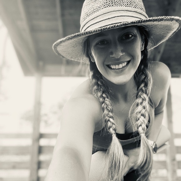 Meet your Posher, Val - Picture 1 of 7